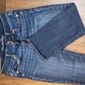 AE Low Rise Artist Capri Jeans
